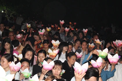 Lạng Sơn: Vạn sắc màu đêm hội hoa đăng Phật đản 2011